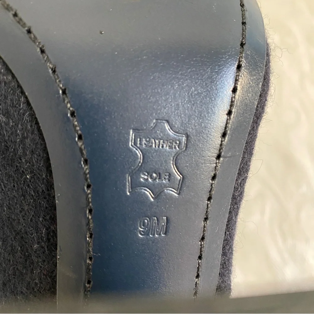 Tory Burch navy pumps